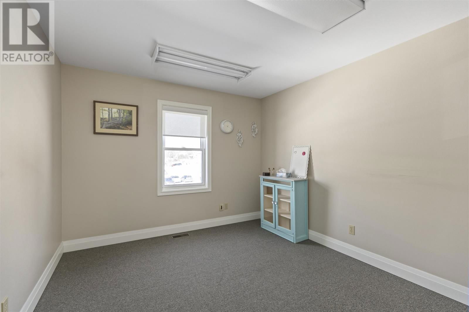 185 EAST ST Image 36