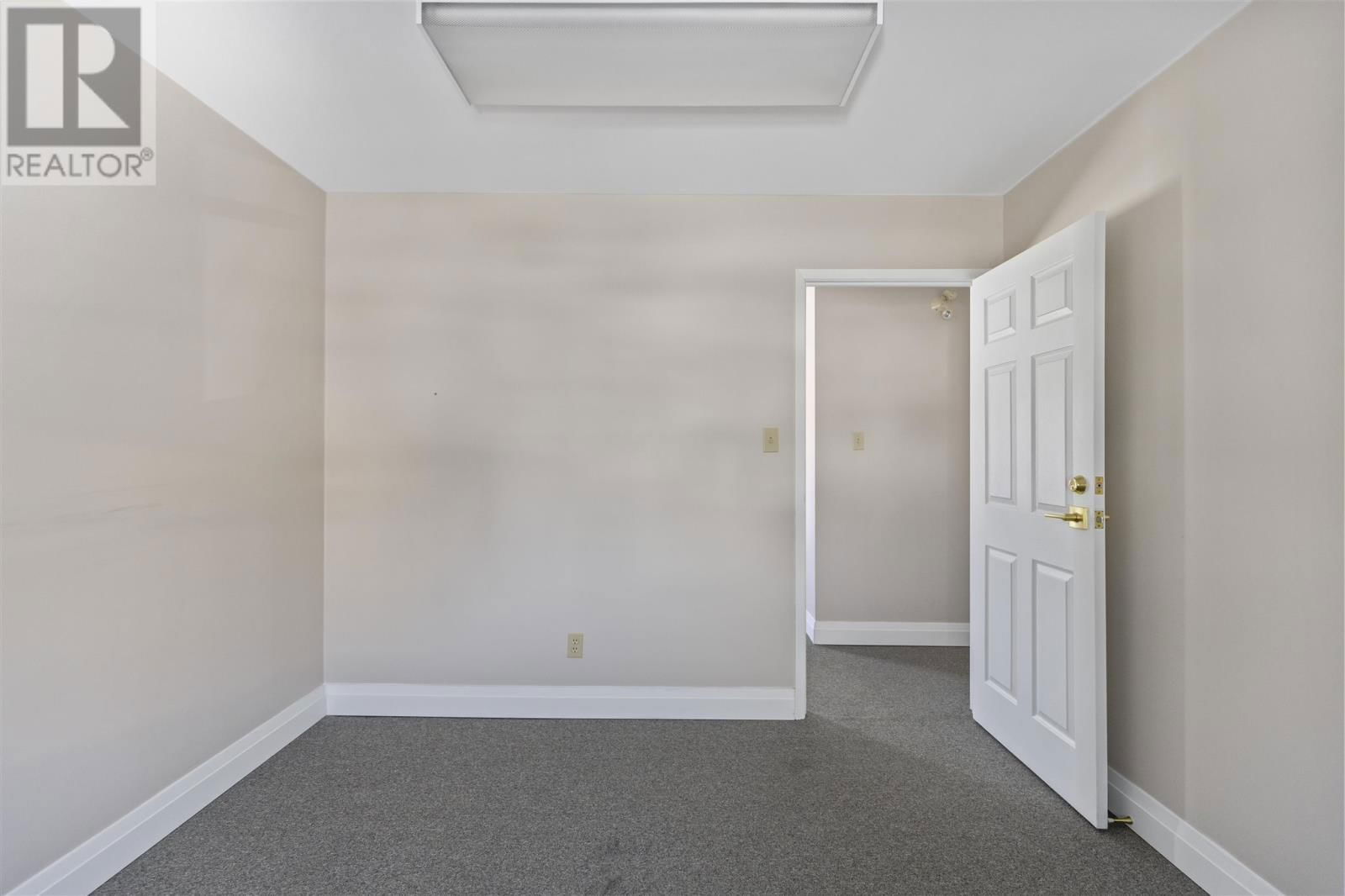 185 EAST ST Image 37