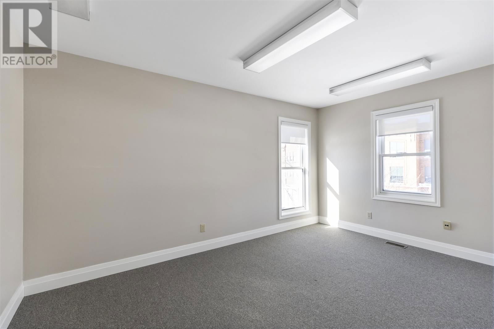 185 EAST ST Image 40