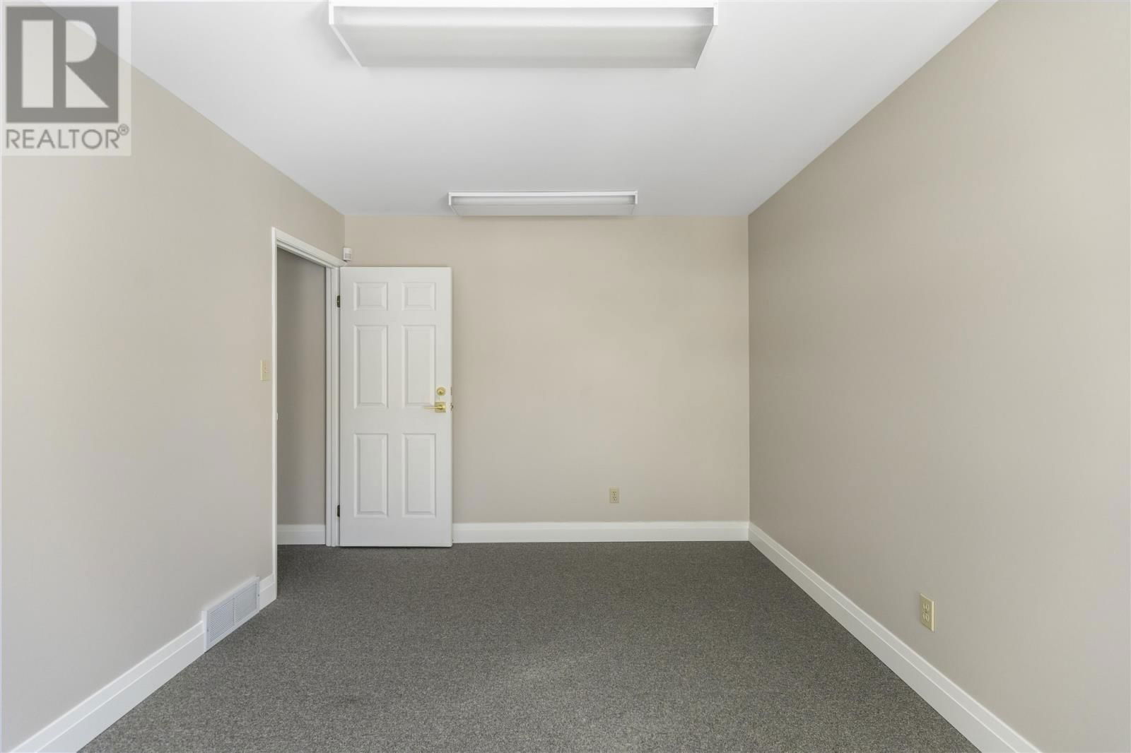 185 EAST ST Image 42