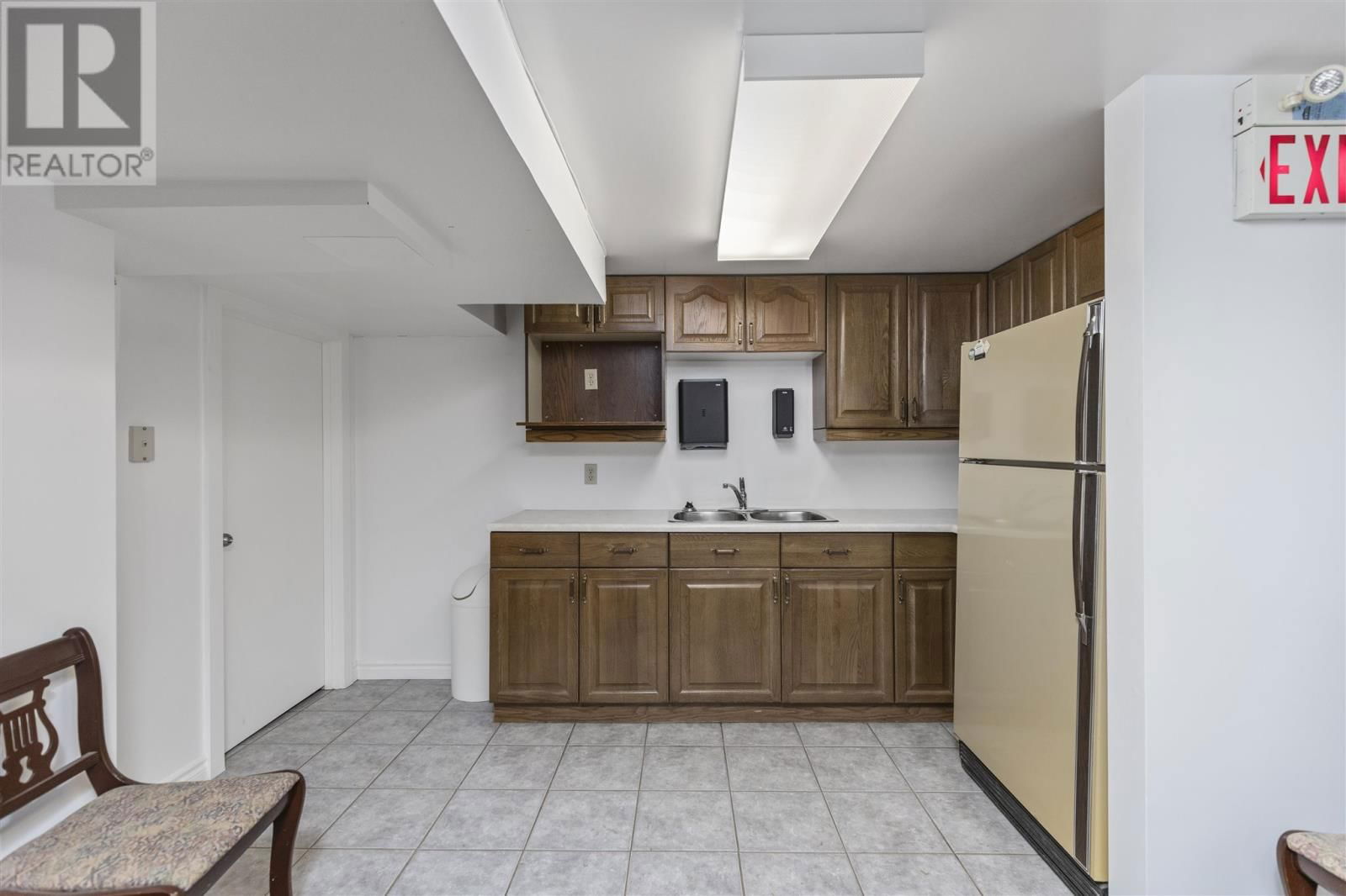 185 EAST ST Image 43