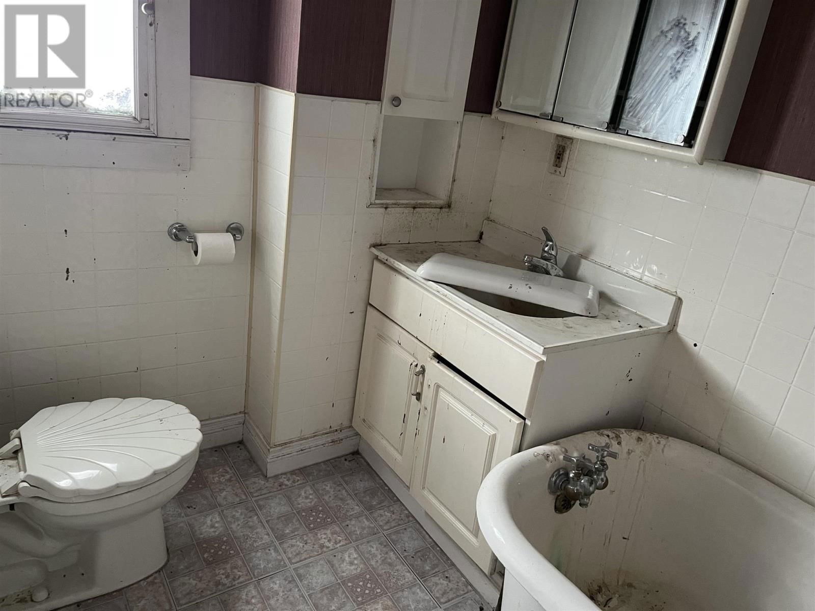 162 BIGGINGS AVE Image 12