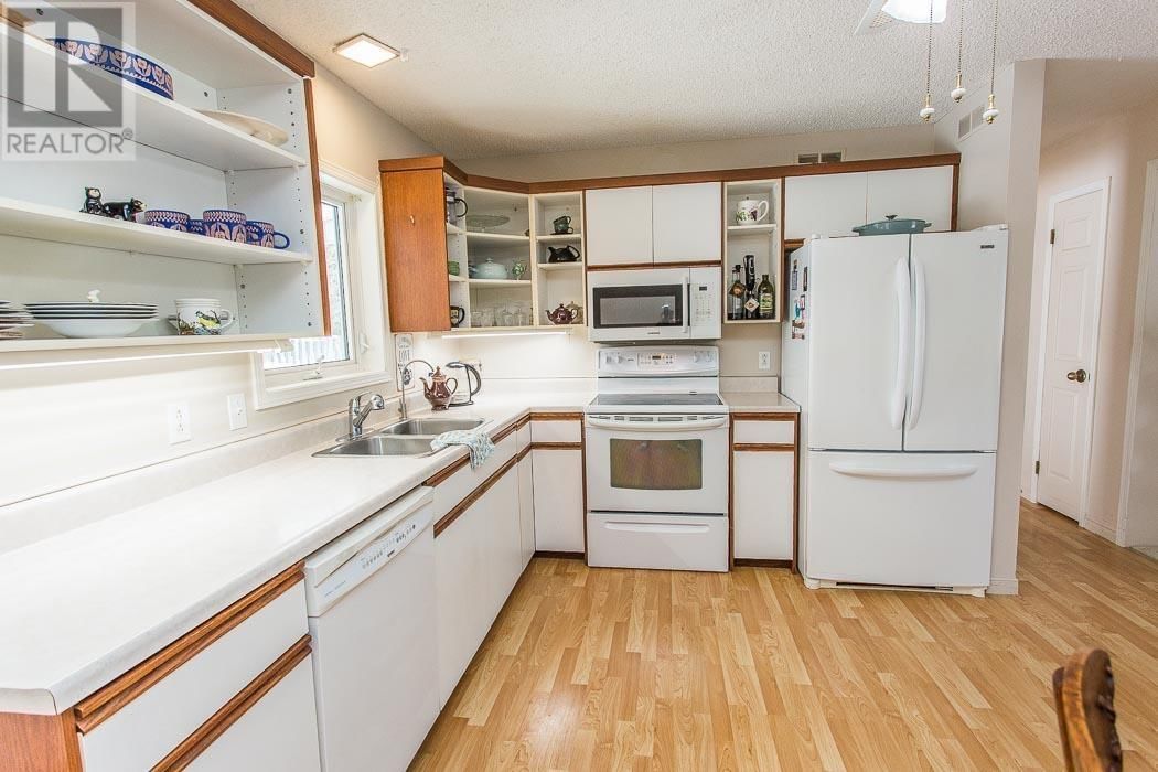 3137 6TH ST Image 11