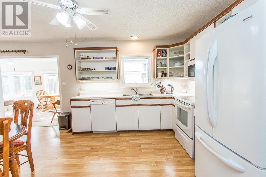 3137 6TH ST Image 12