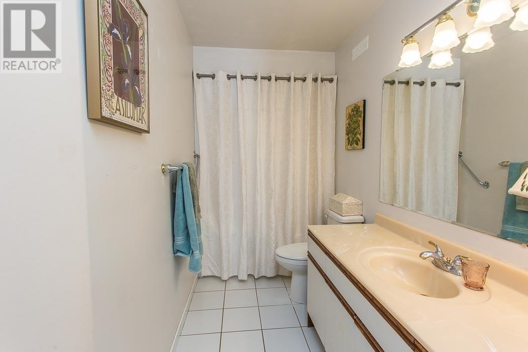 3137 6TH ST Image 16