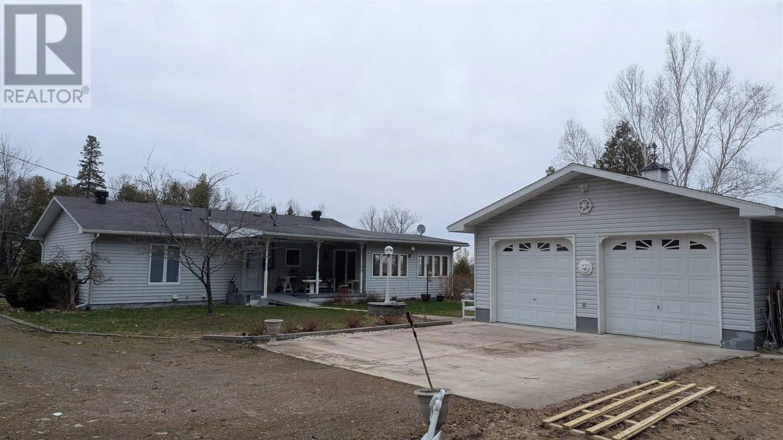 3137 6TH ST Image 2