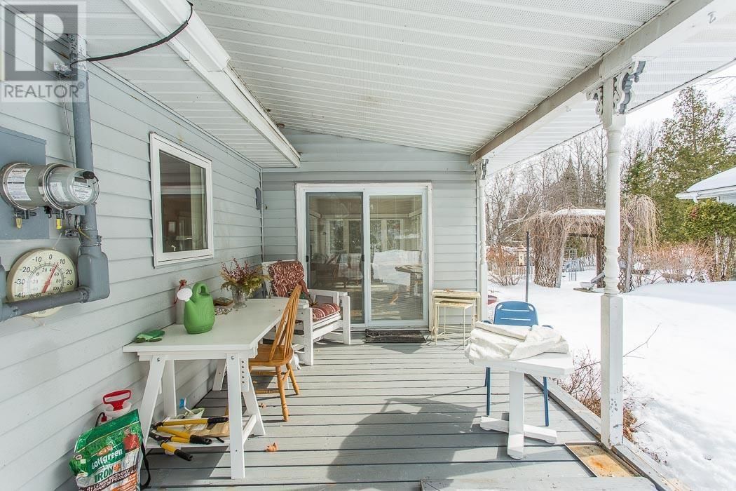 3137 6TH ST Image 23