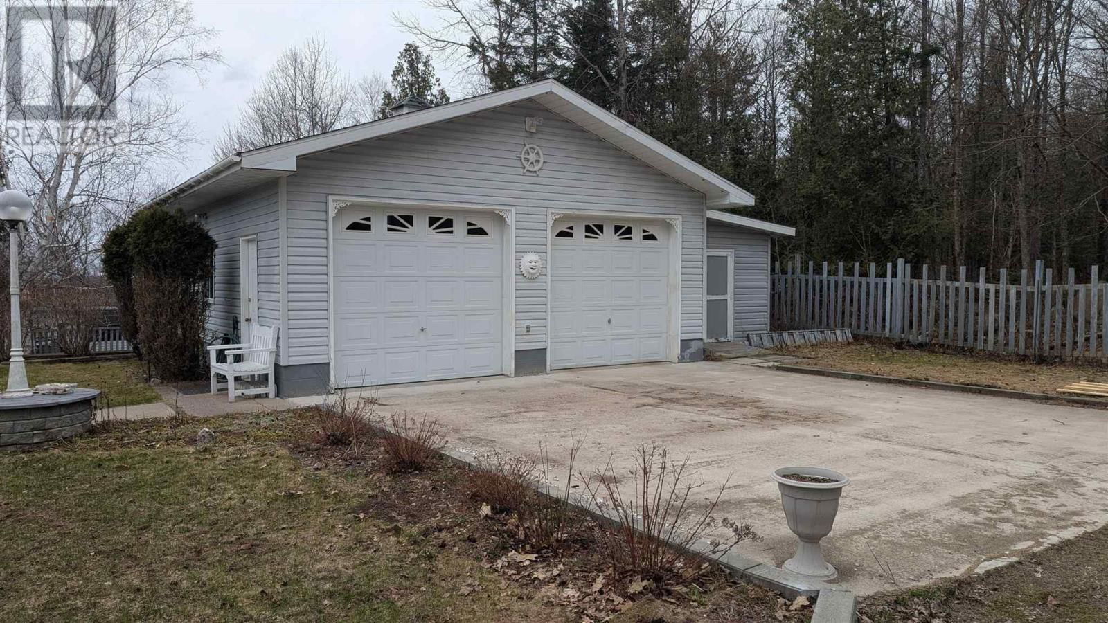 3137 6TH ST Image 3