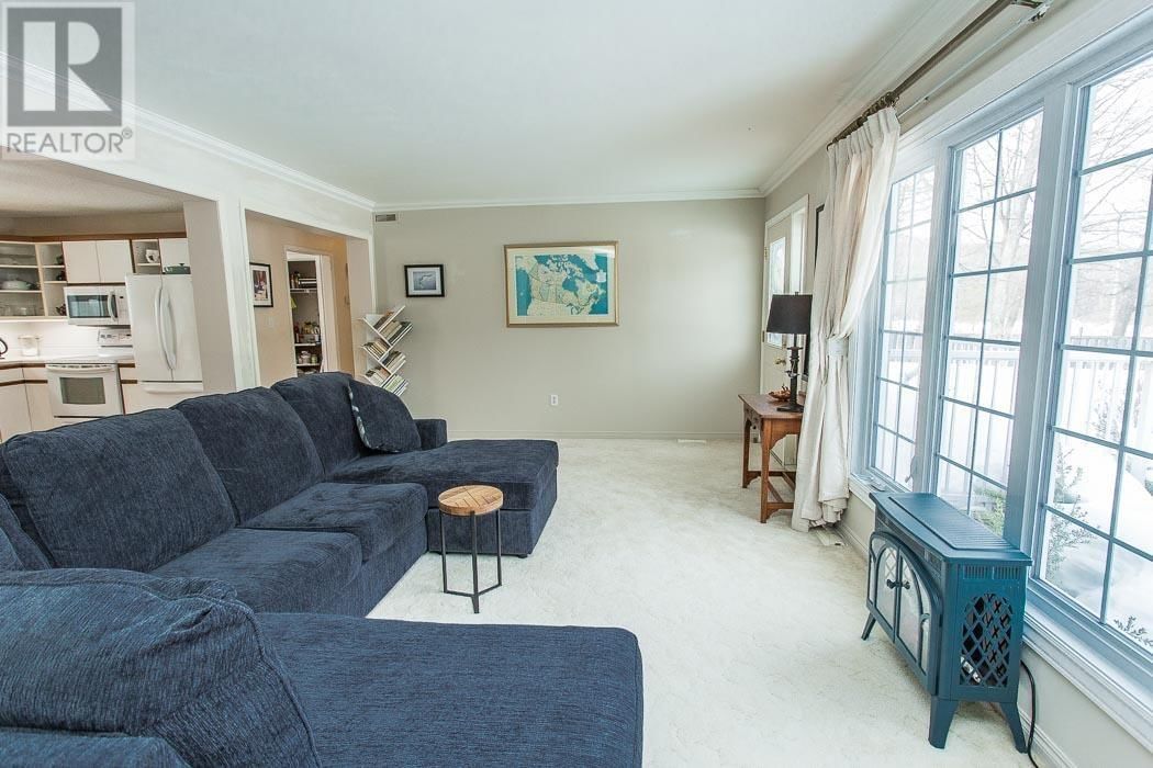 3137 6TH ST Image 4