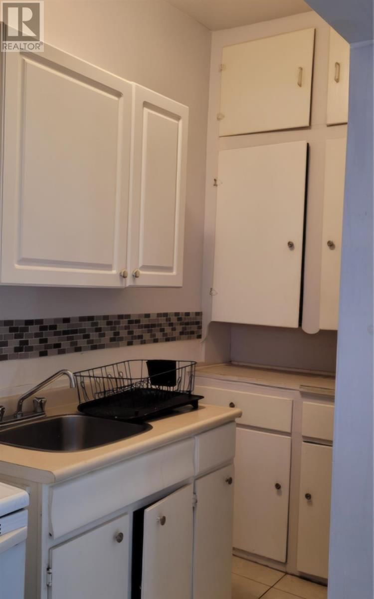 635 WELLINGTON ST Image 11
