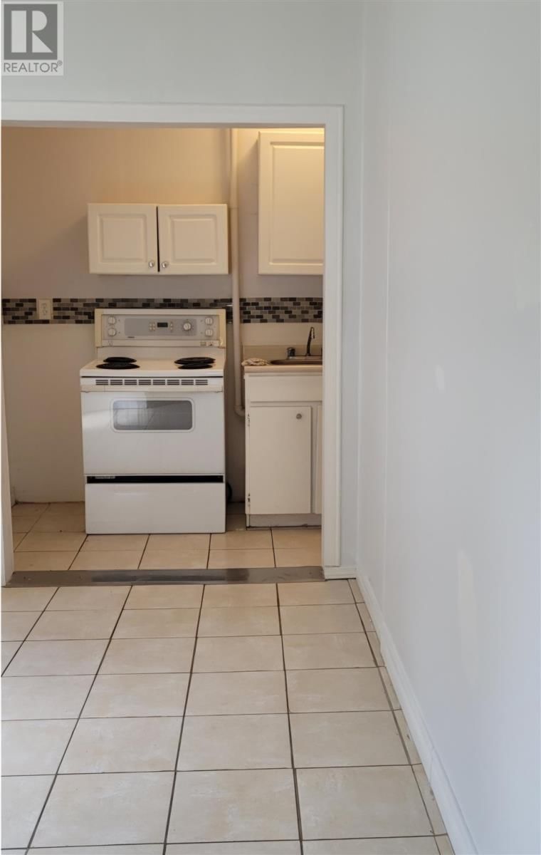 635 WELLINGTON ST Image 12