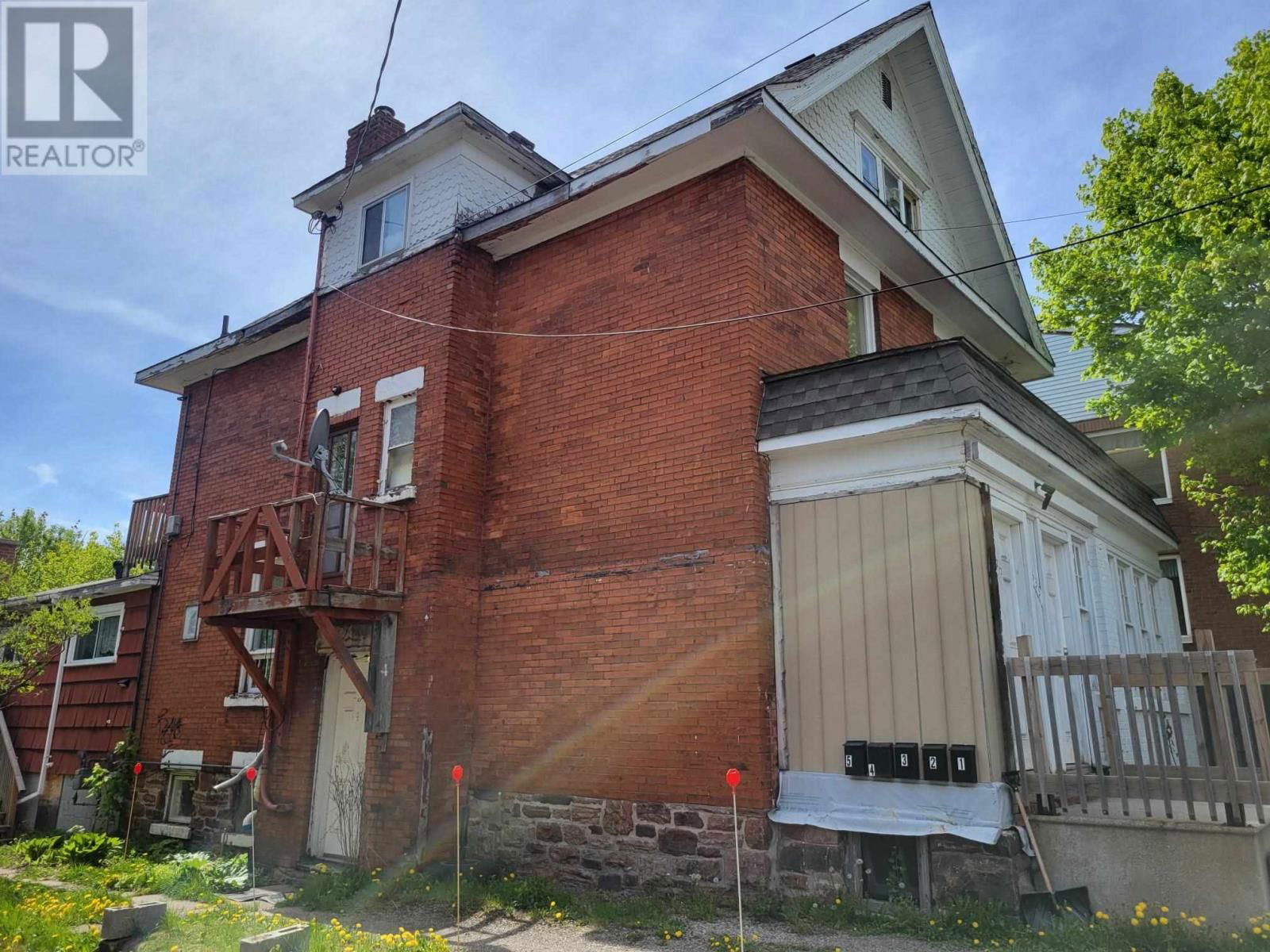 635 WELLINGTON ST Image 3