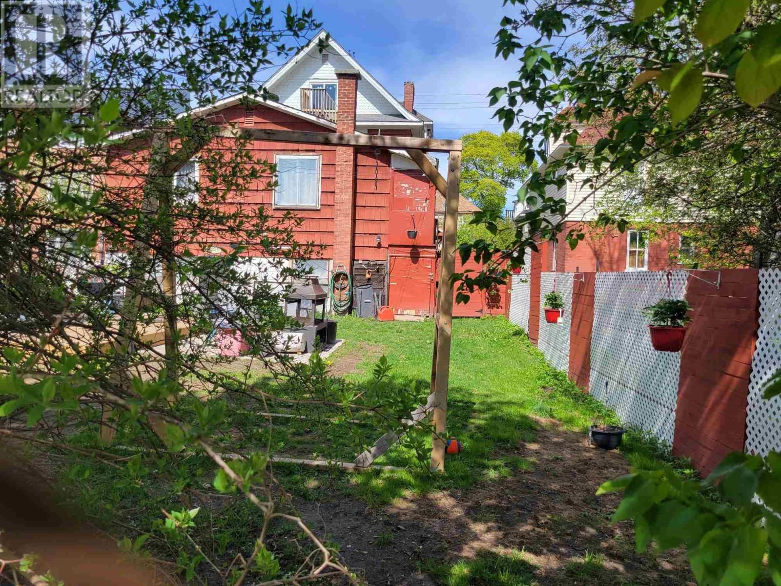 635 WELLINGTON ST Image 9