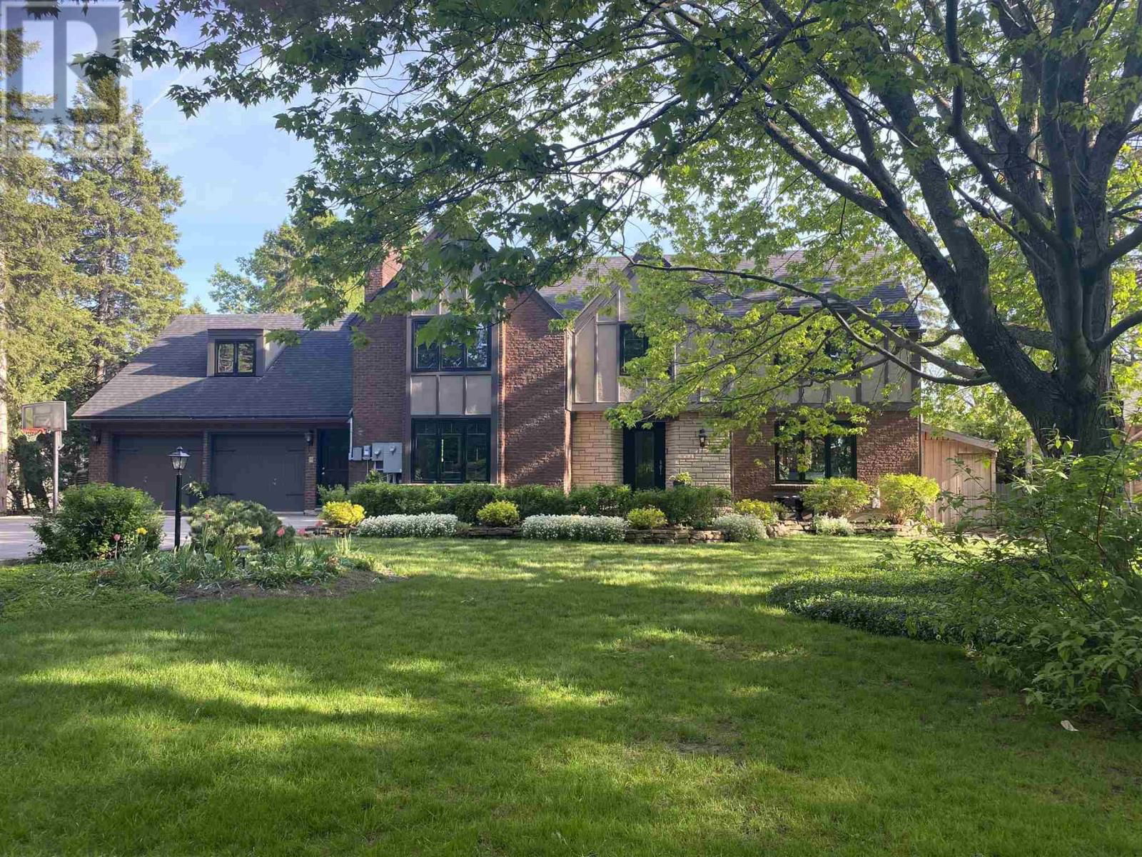471 MACDONALD AVE Image 1