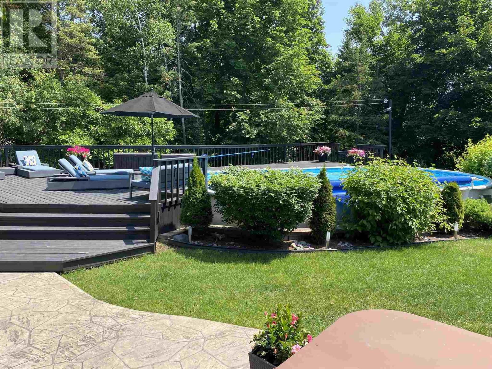 471 MACDONALD AVE Image 10