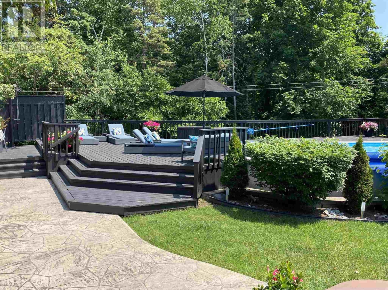 471 MACDONALD AVE Image 11