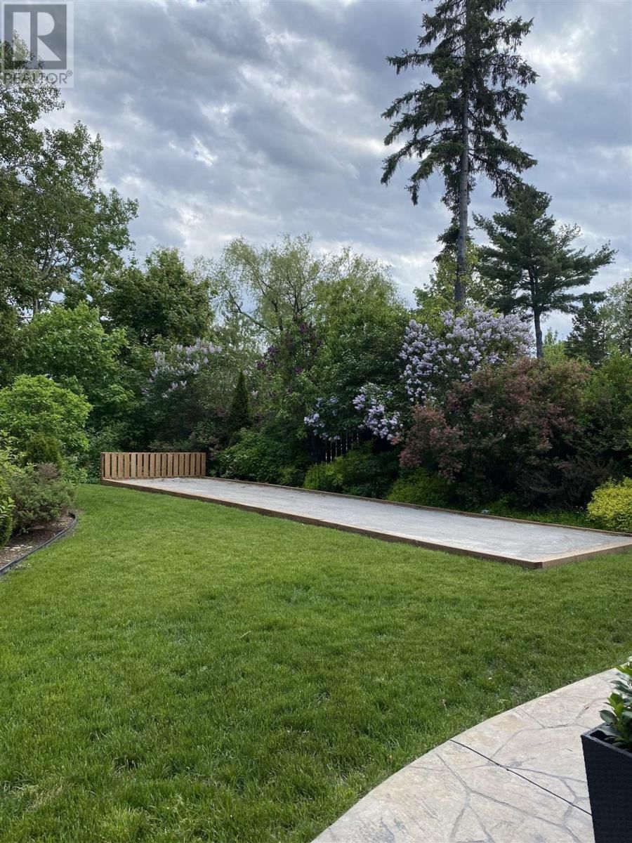 471 MACDONALD AVE Image 12