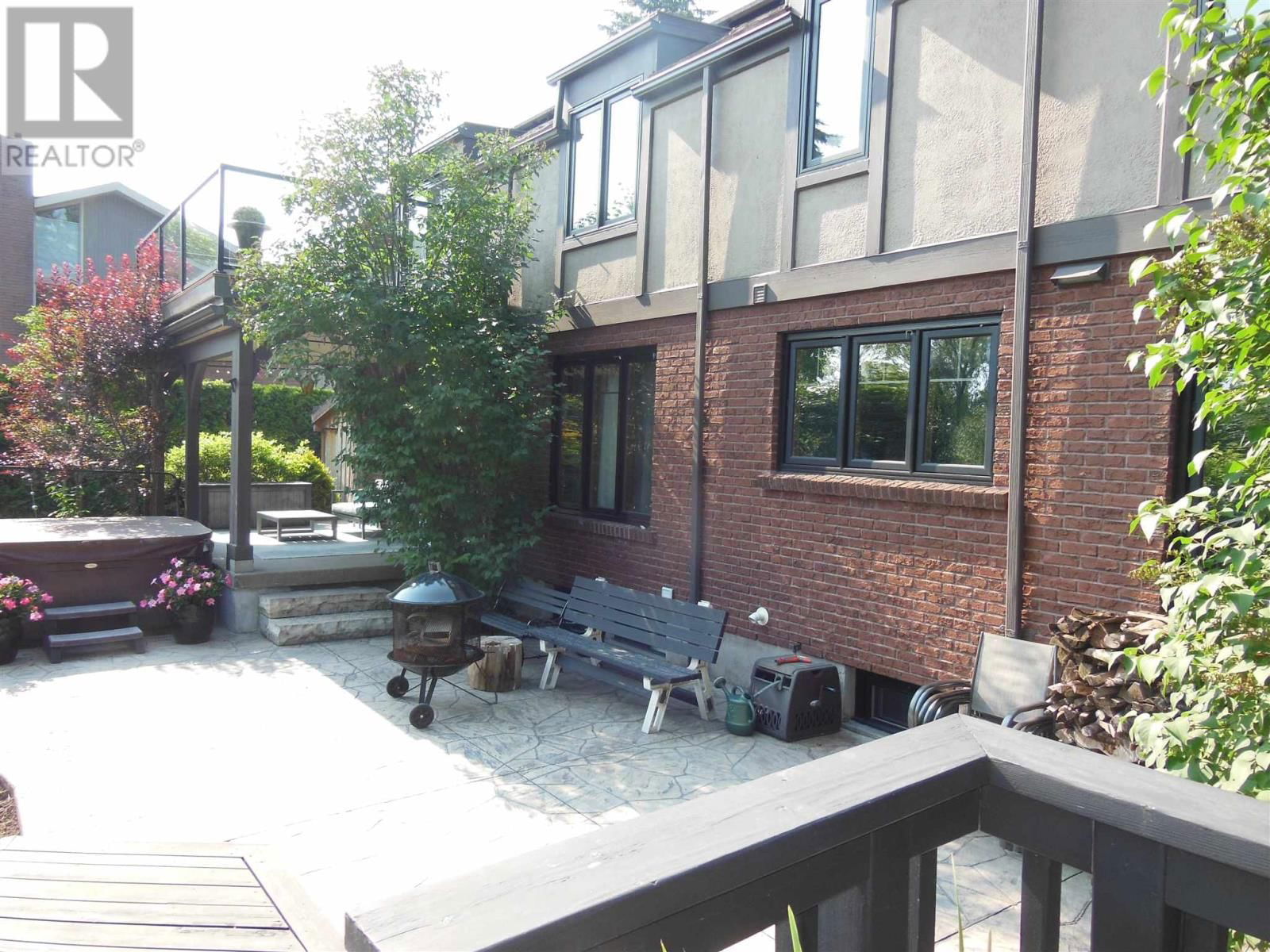 471 MACDONALD AVE Image 13