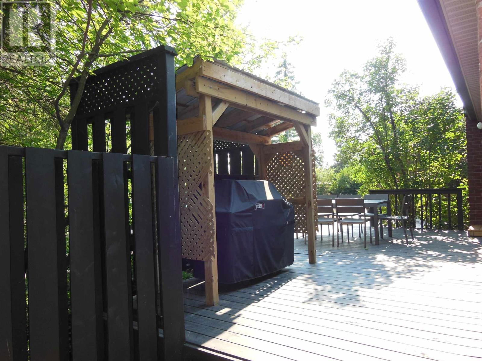 471 MACDONALD AVE Image 15