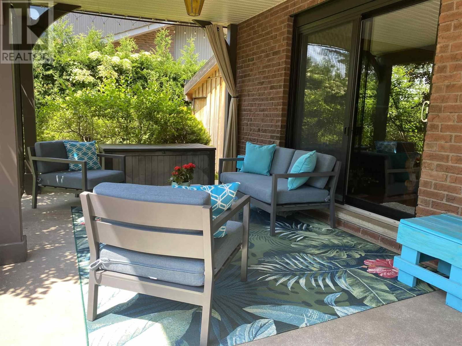 471 MACDONALD AVE Image 18