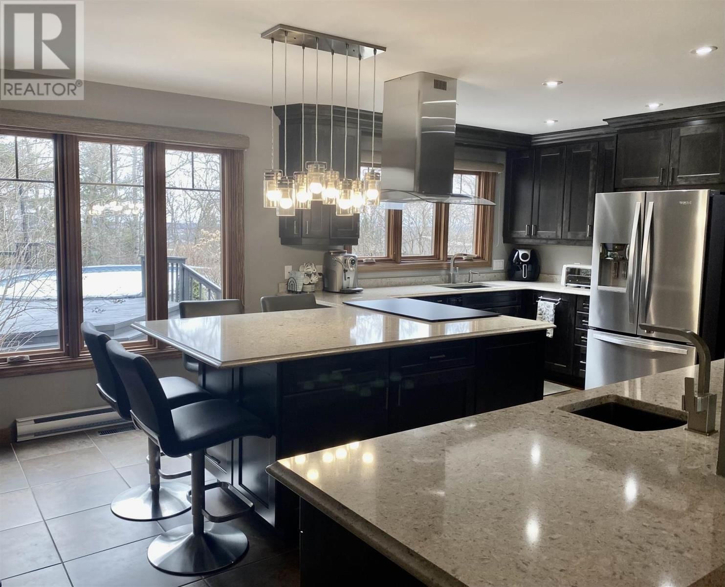 471 MACDONALD AVE Image 21