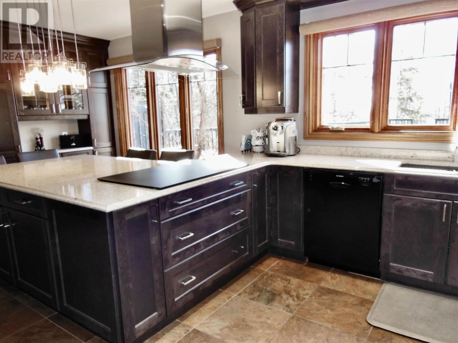 471 MACDONALD AVE Image 25