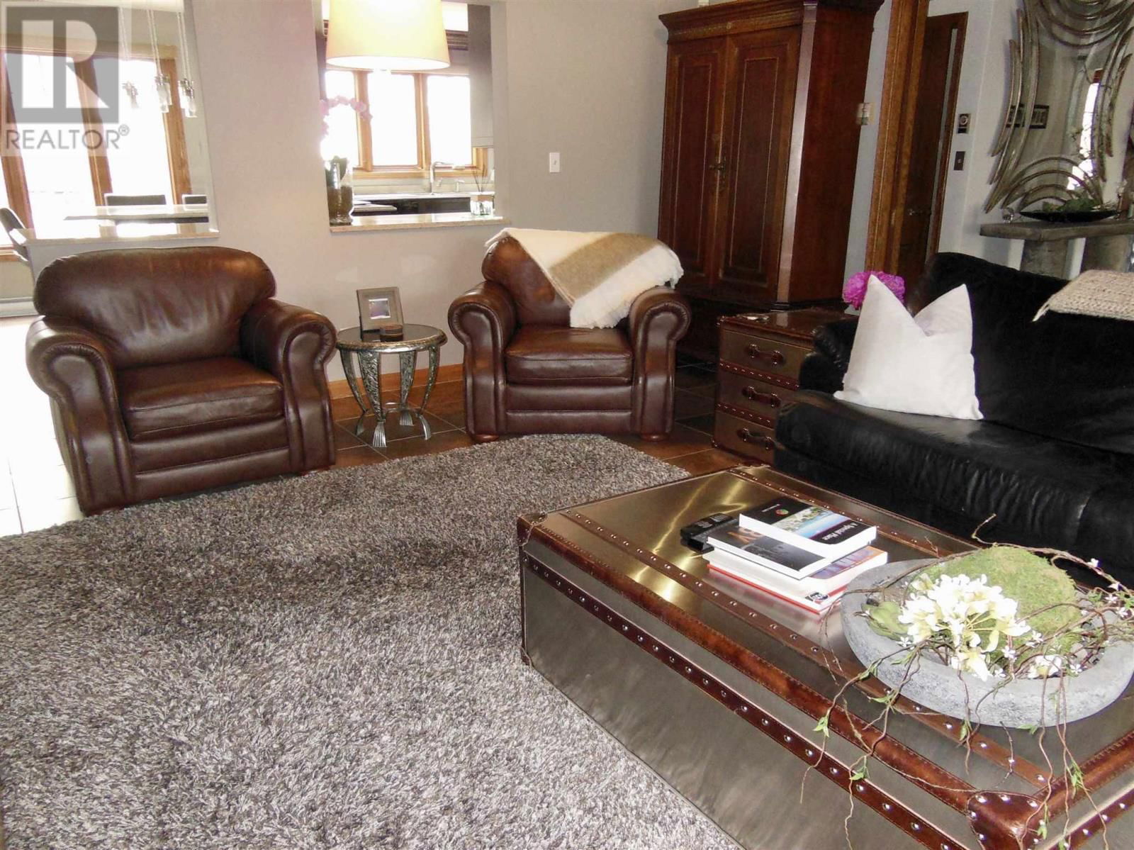 471 MACDONALD AVE Image 29