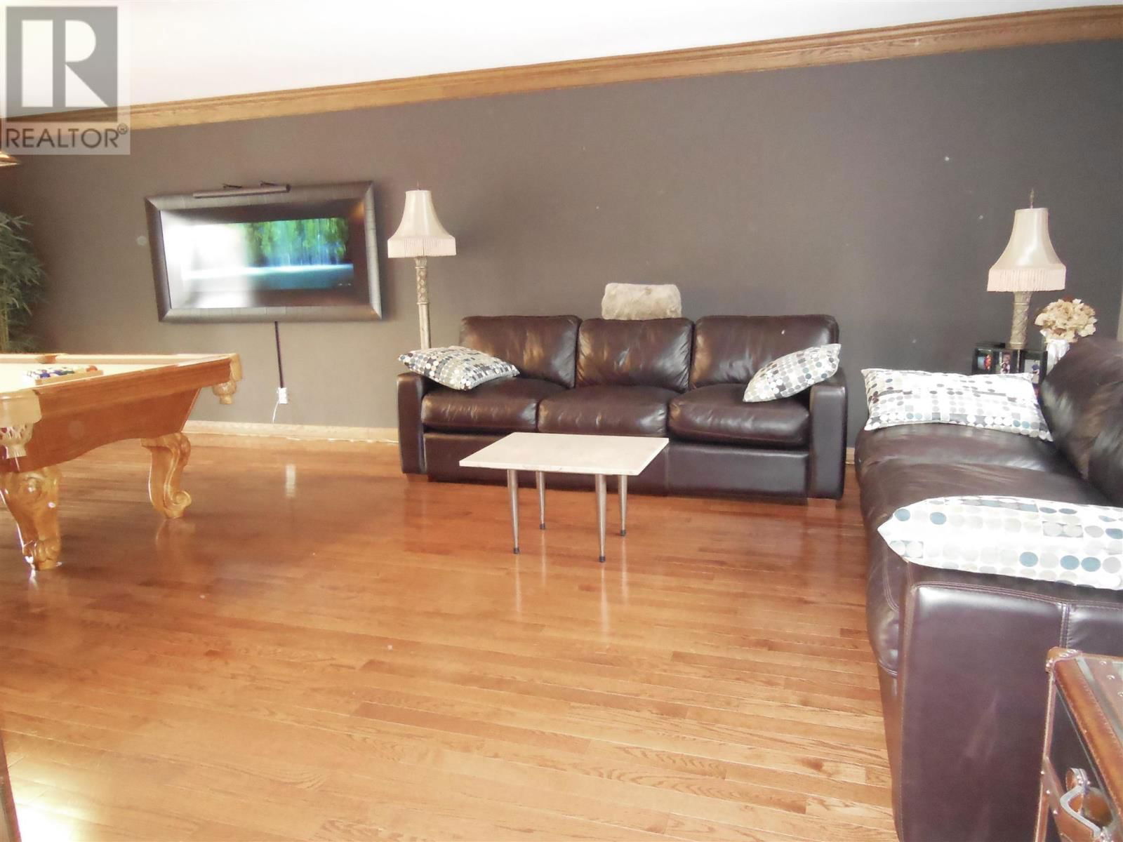 471 MACDONALD AVE Image 30