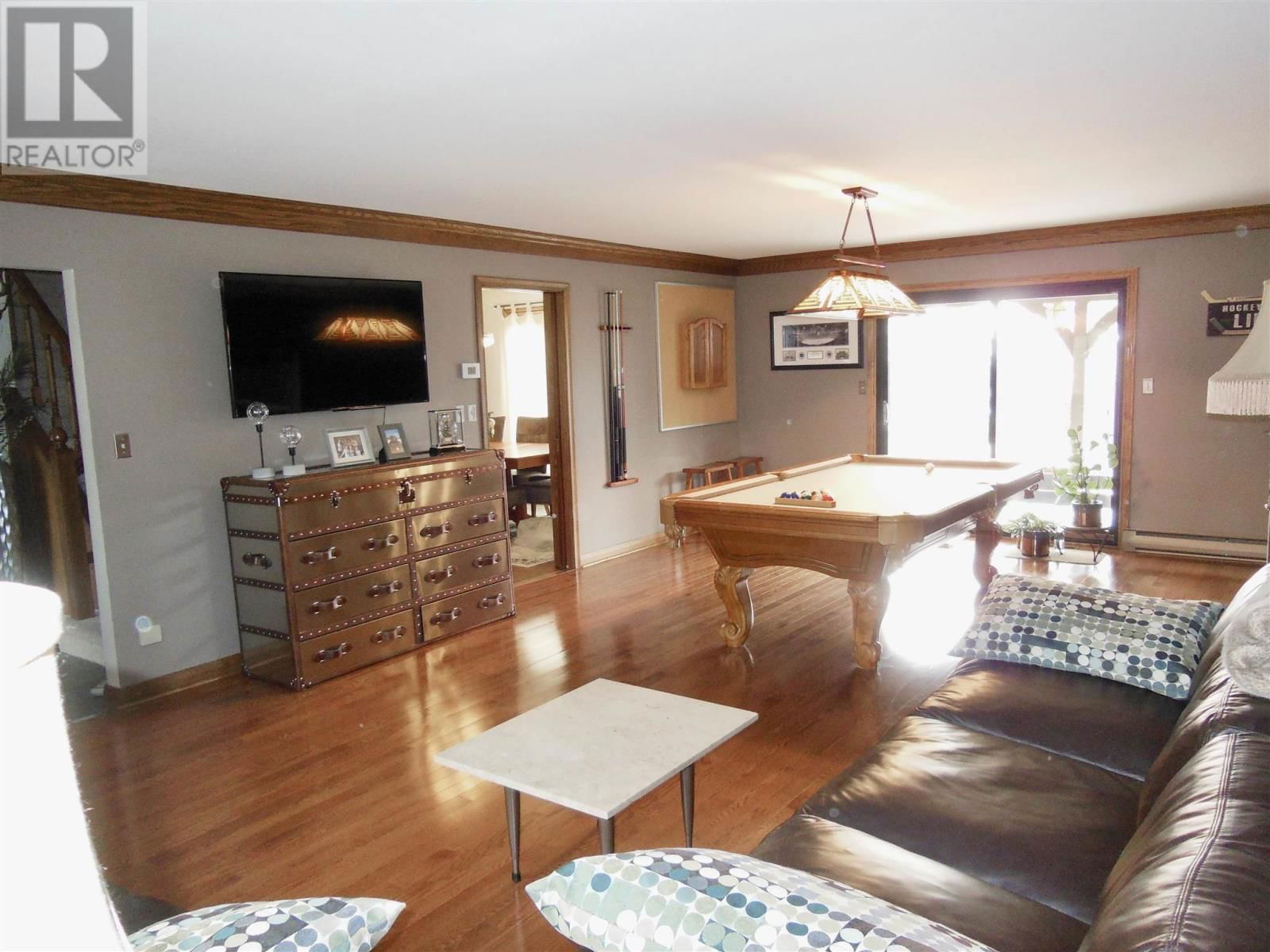 471 MACDONALD AVE Image 31