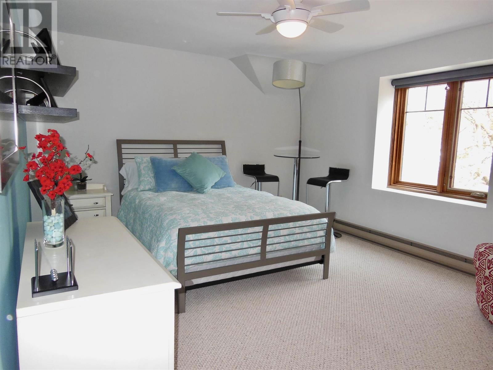471 MACDONALD AVE Image 39