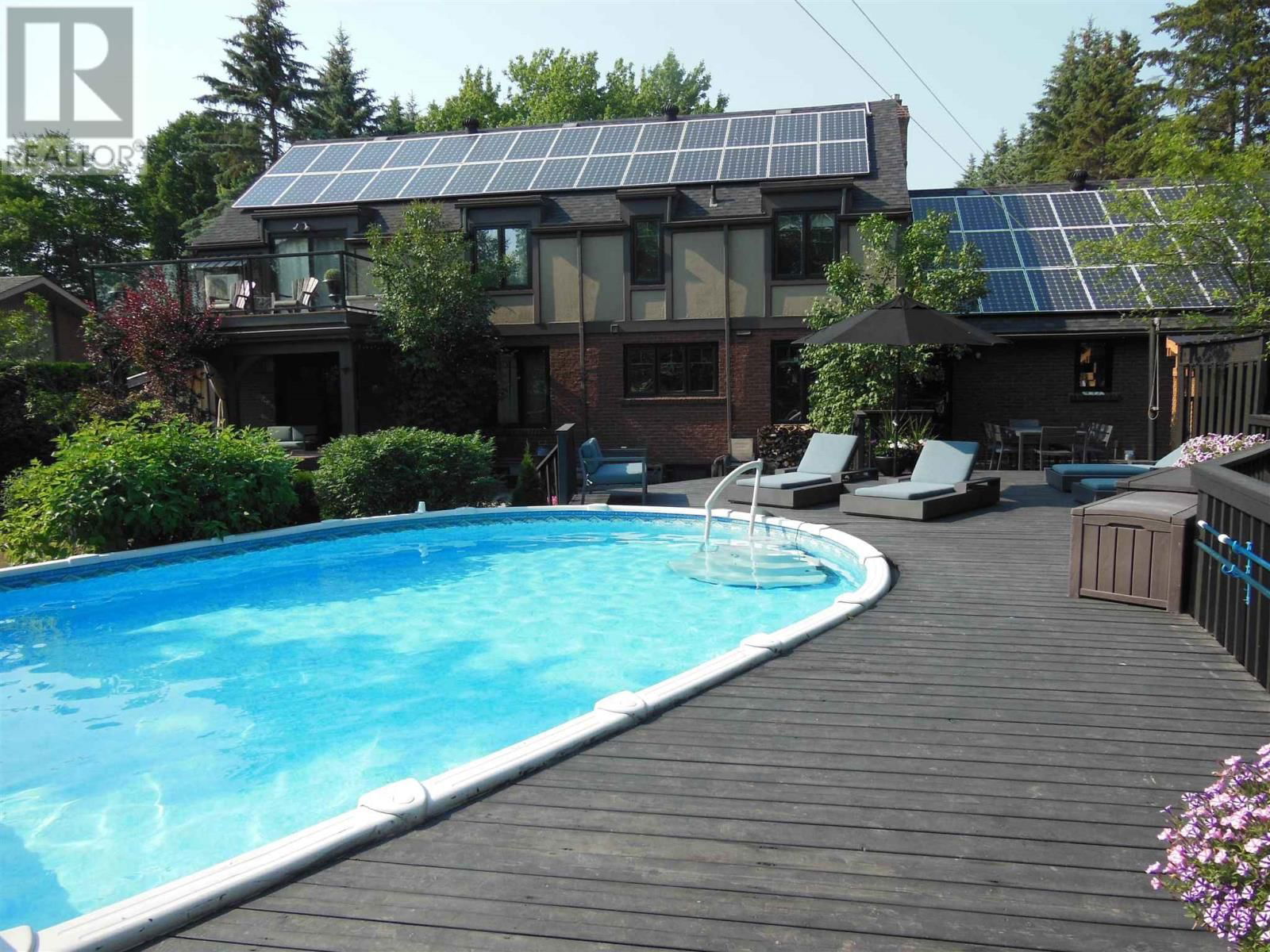 471 MACDONALD AVE Image 5