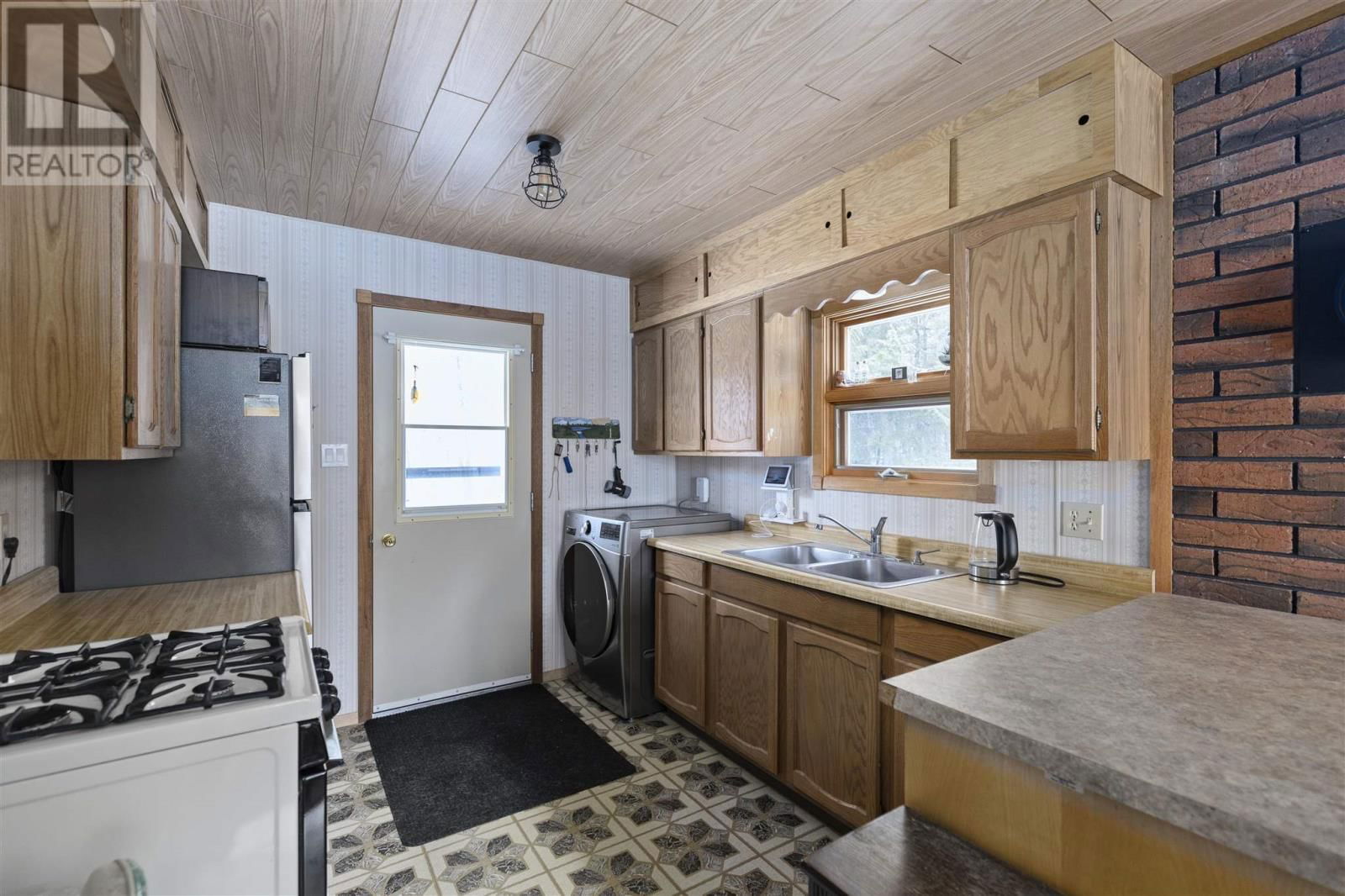 542 LAKEVIEW RD Image 12