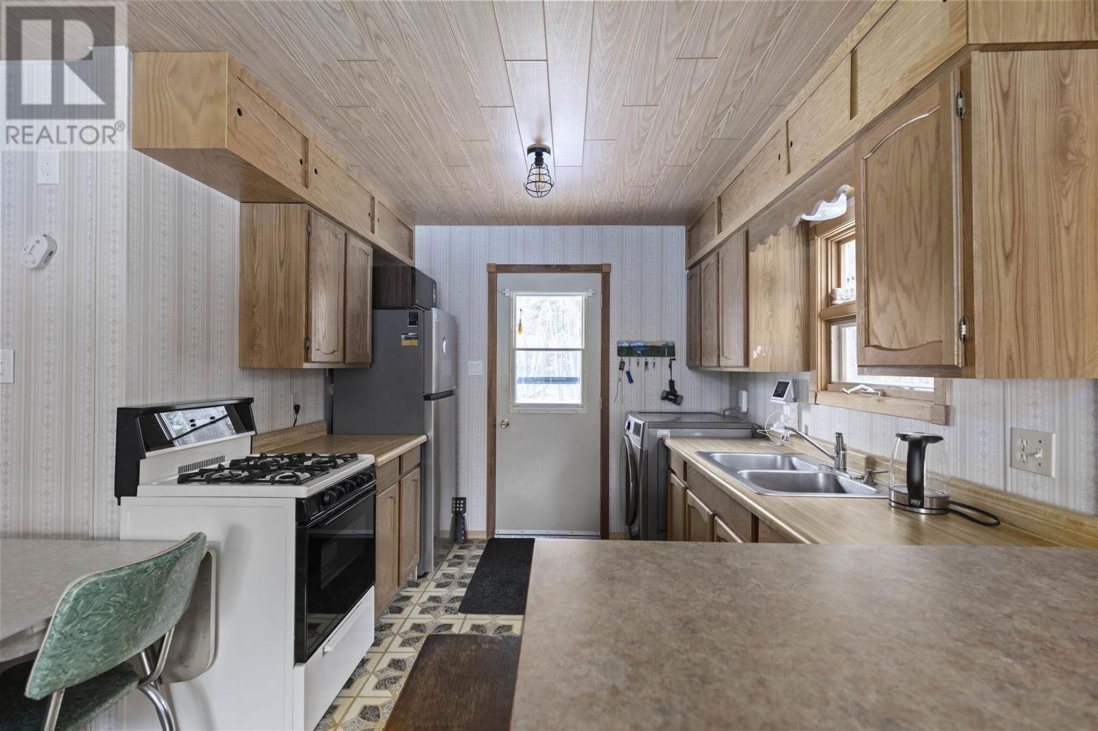 542 LAKEVIEW RD Image 13
