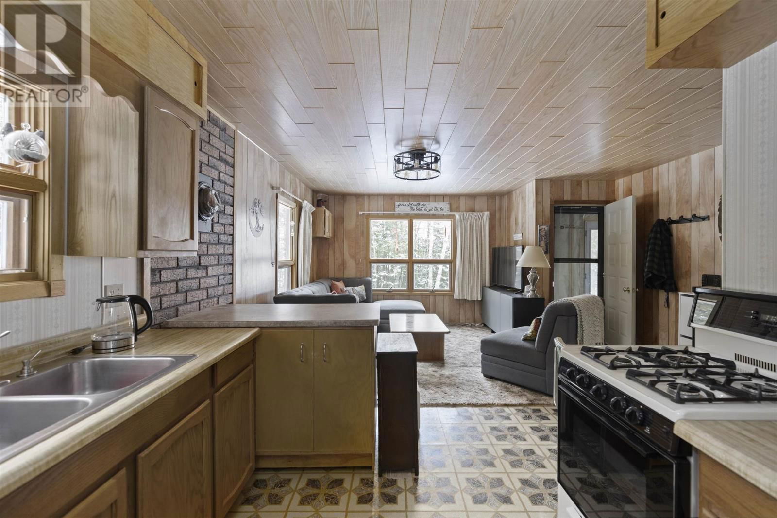 542 LAKEVIEW RD Image 14