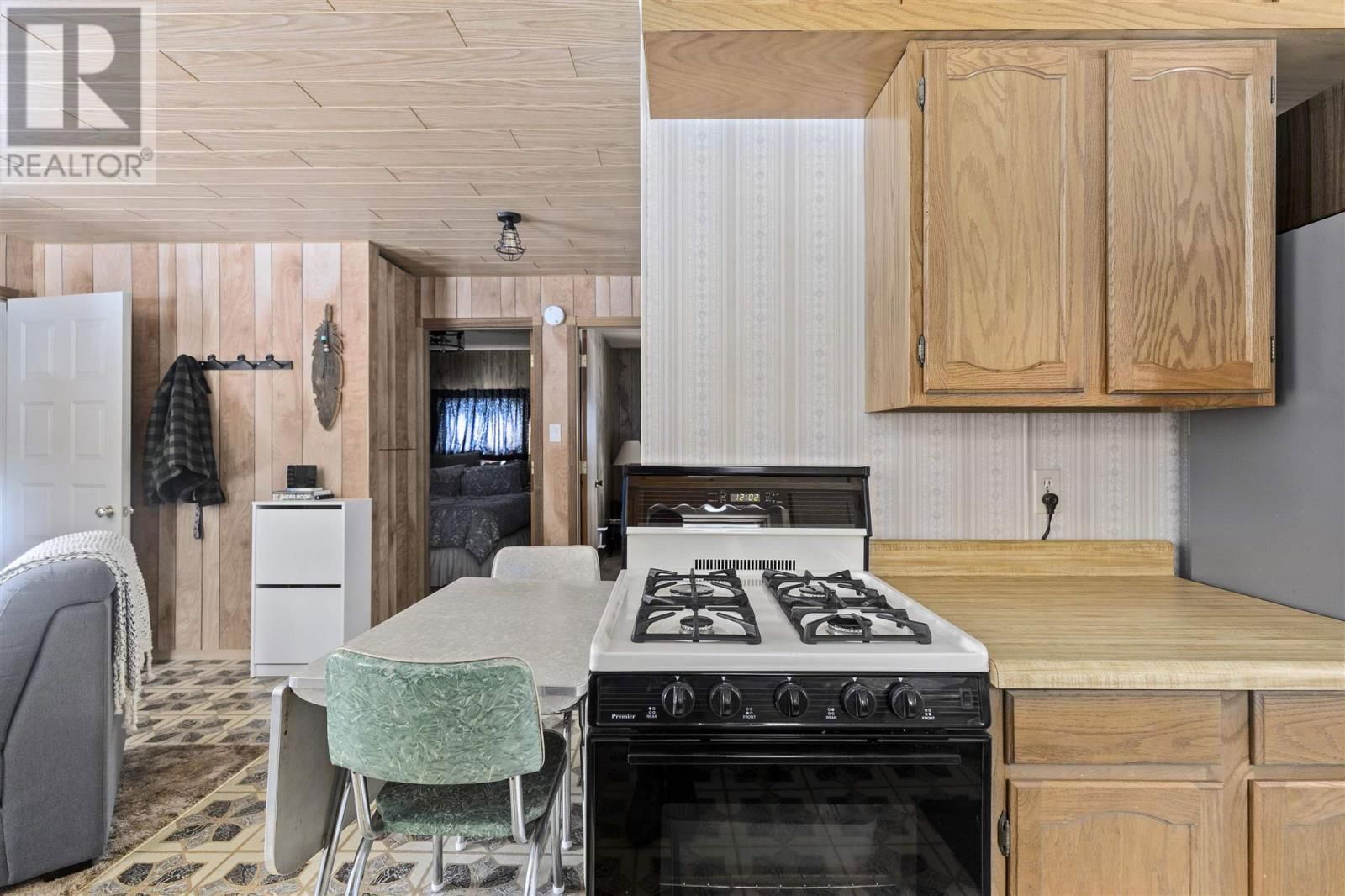 542 LAKEVIEW RD Image 16