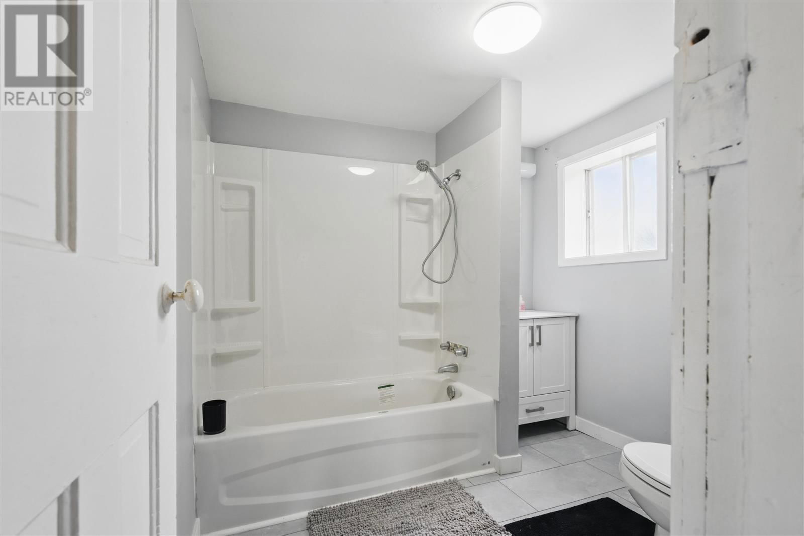 119 GROSVENOR AVE Image 10