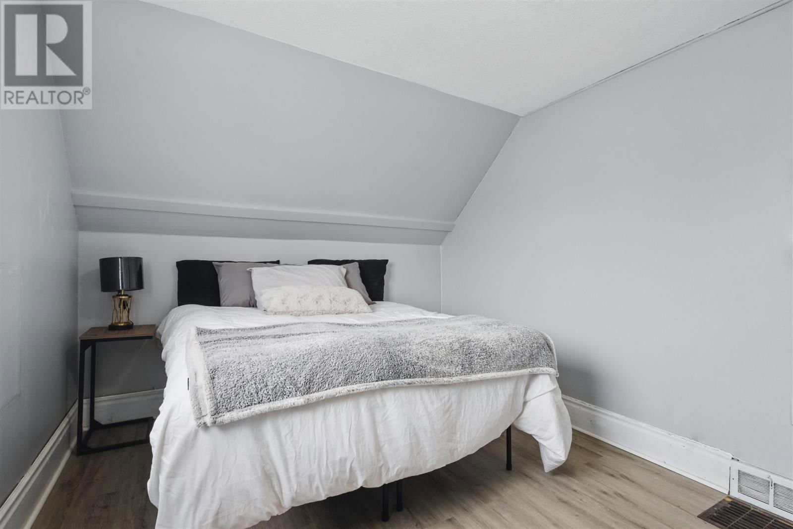 119 GROSVENOR AVE Image 20