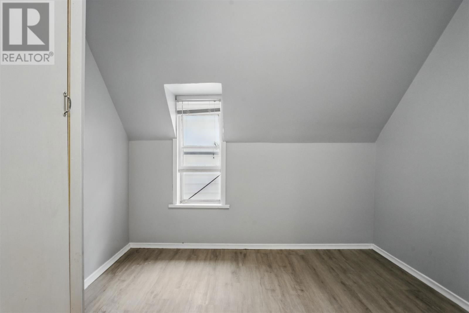 119 GROSVENOR AVE Image 23