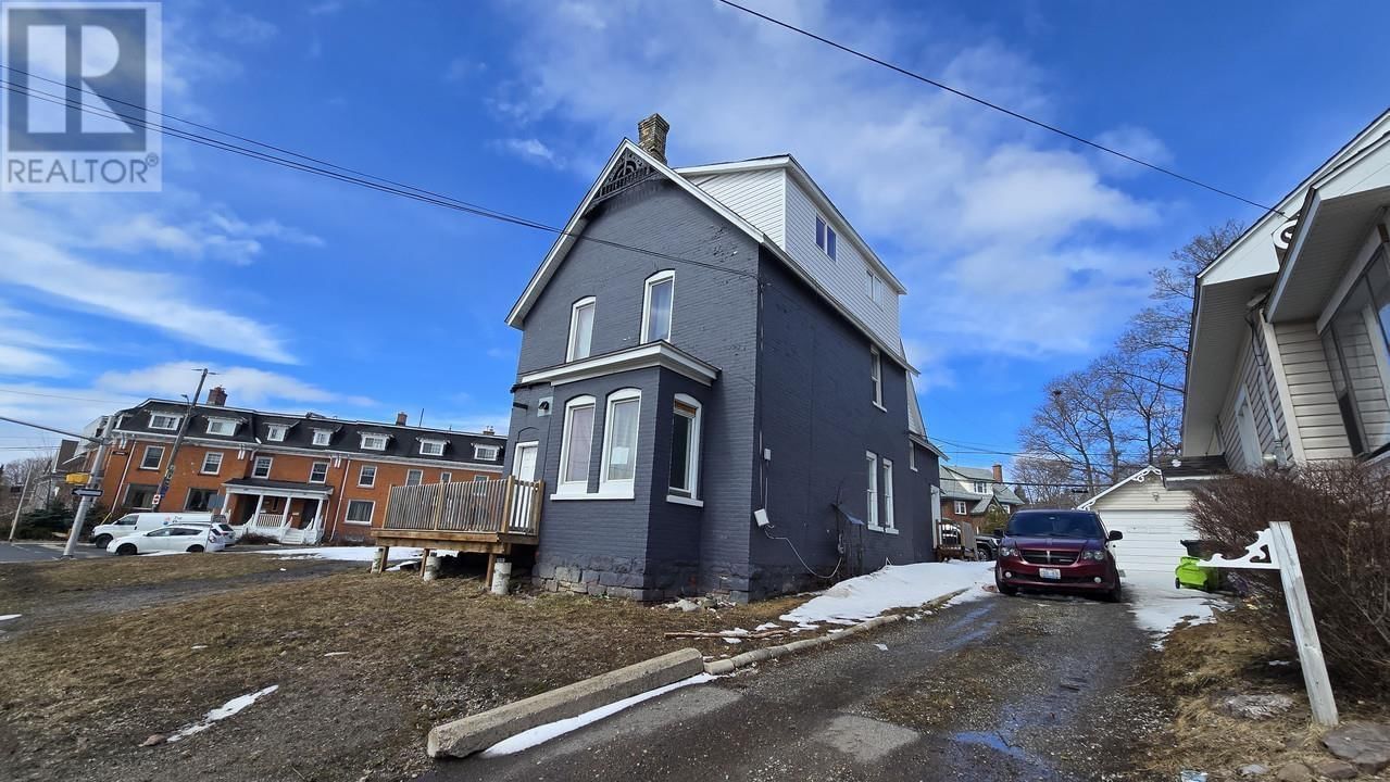 814 WELLINGTON ST Image 2