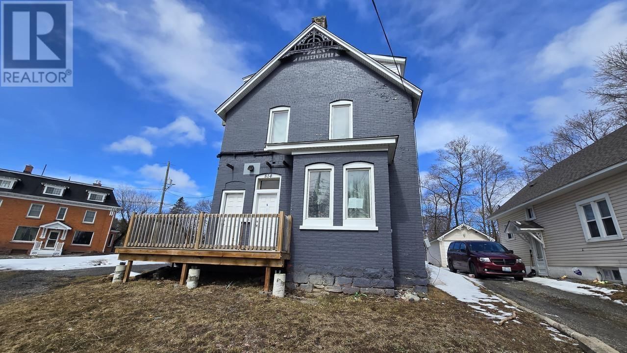 814 WELLINGTON ST Image 8