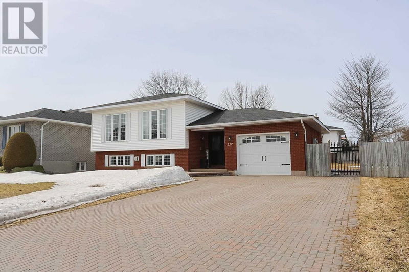 227 Promenade Dr Sault Ste. Marie, Ontario