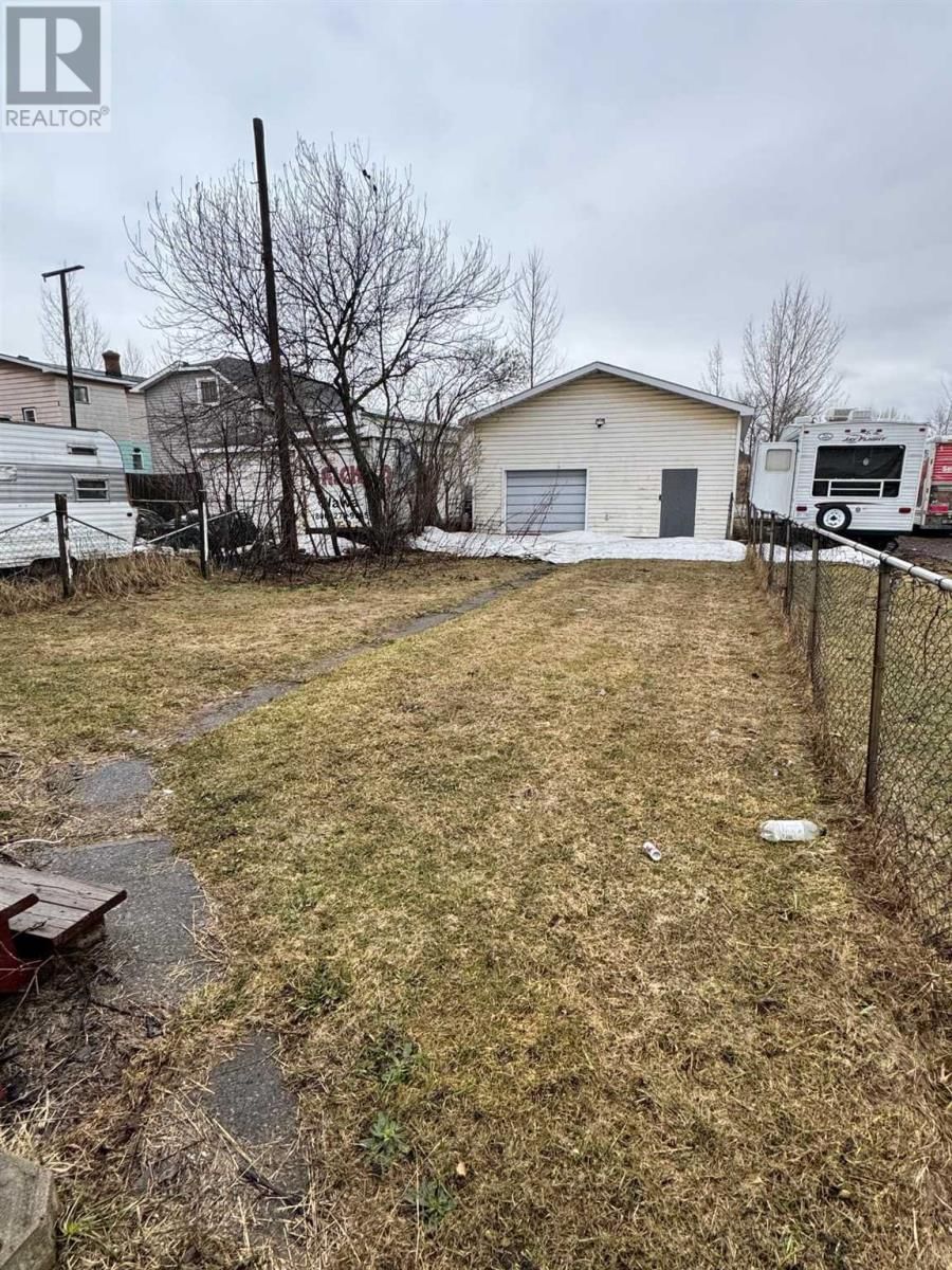 637 QUEEN ST Image 14