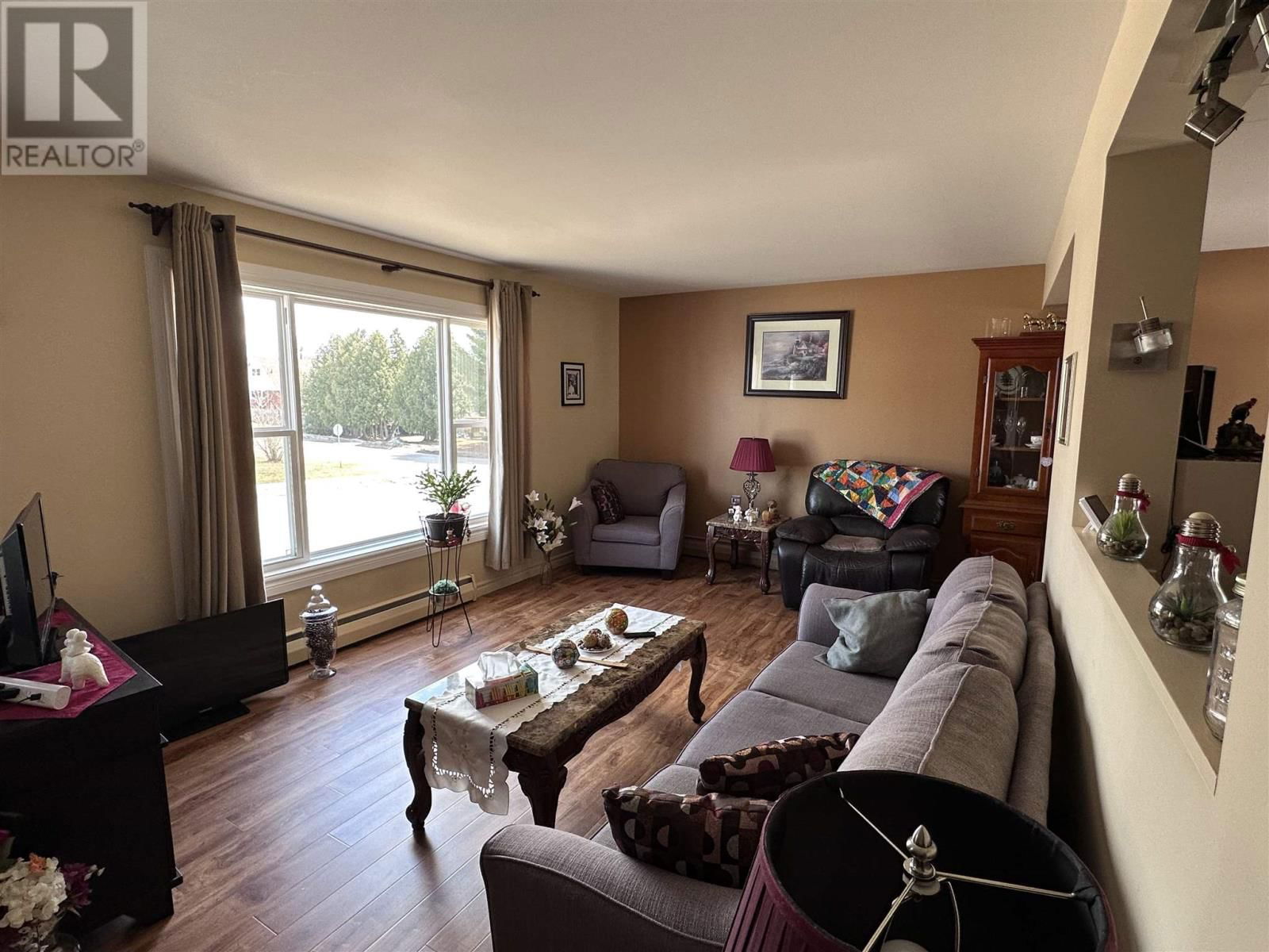 70 ROMAN AVE Image 11