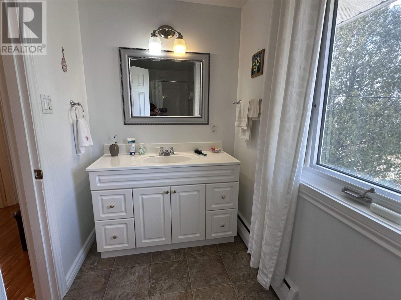 70 ROMAN AVE Image 23