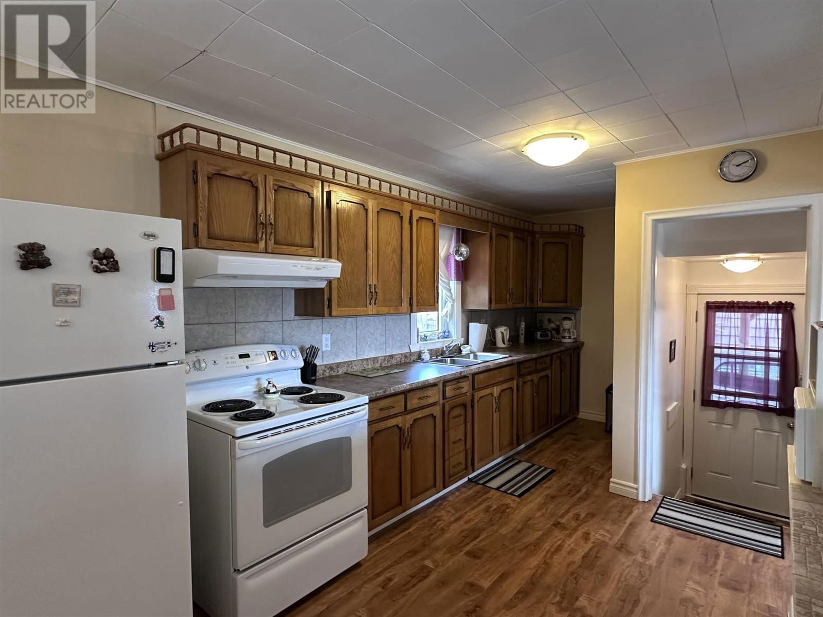70 ROMAN AVE Image 6
