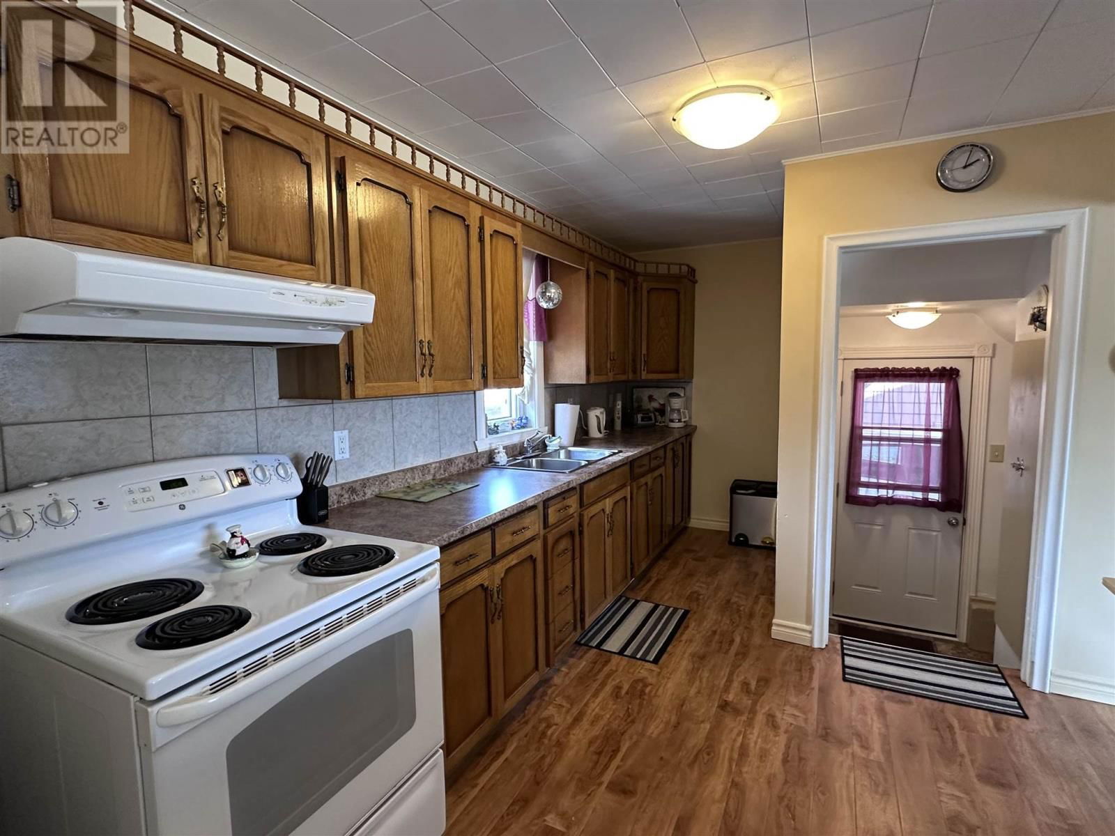 70 ROMAN AVE Image 7