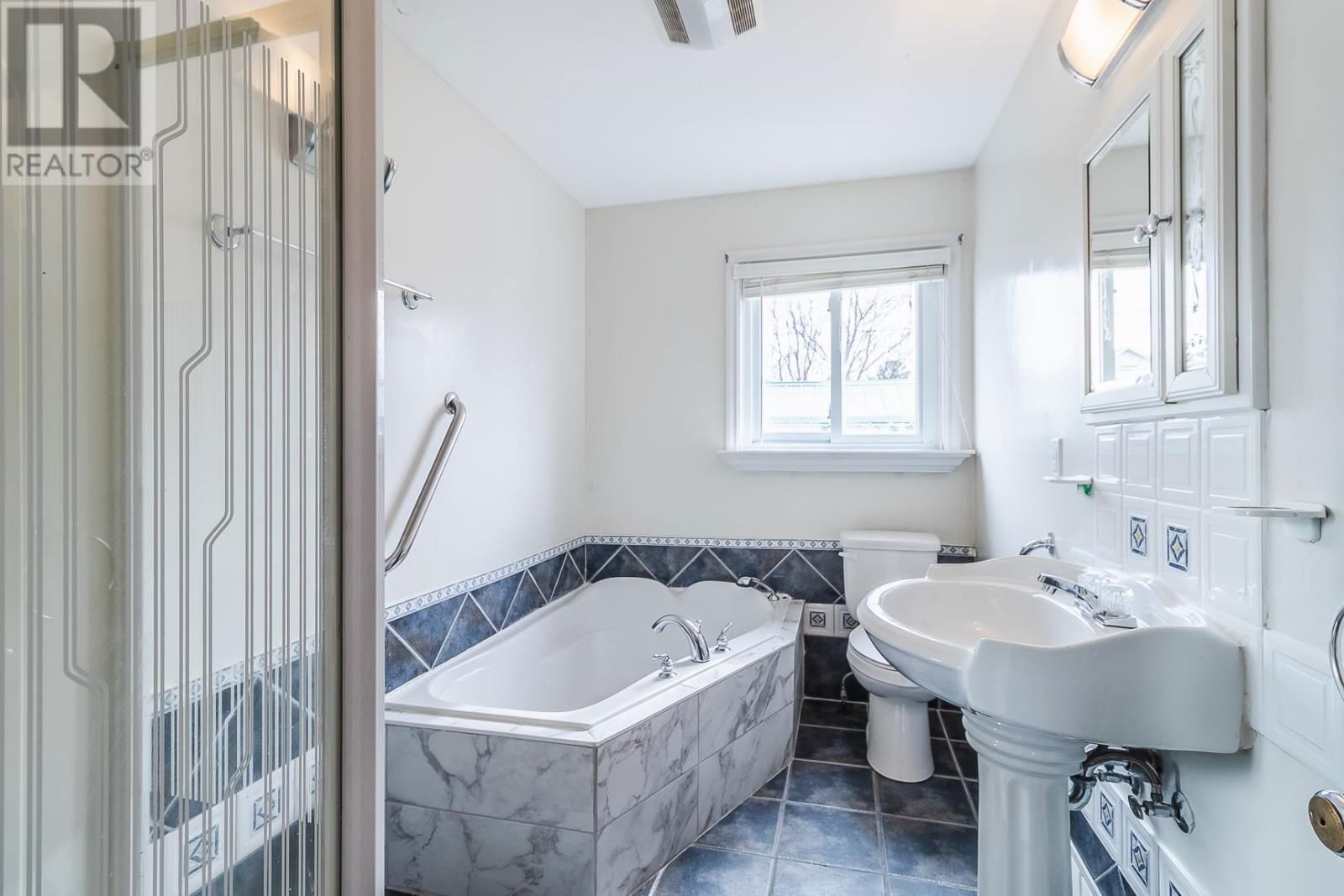 168 PRENTICE AVE Image 11