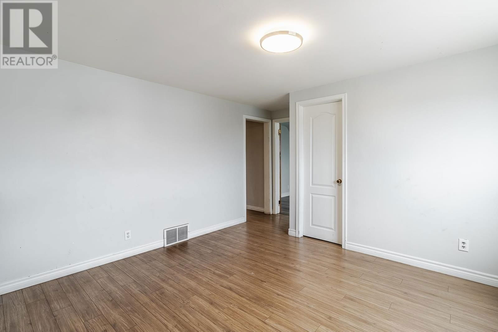 168 PRENTICE AVE Image 25