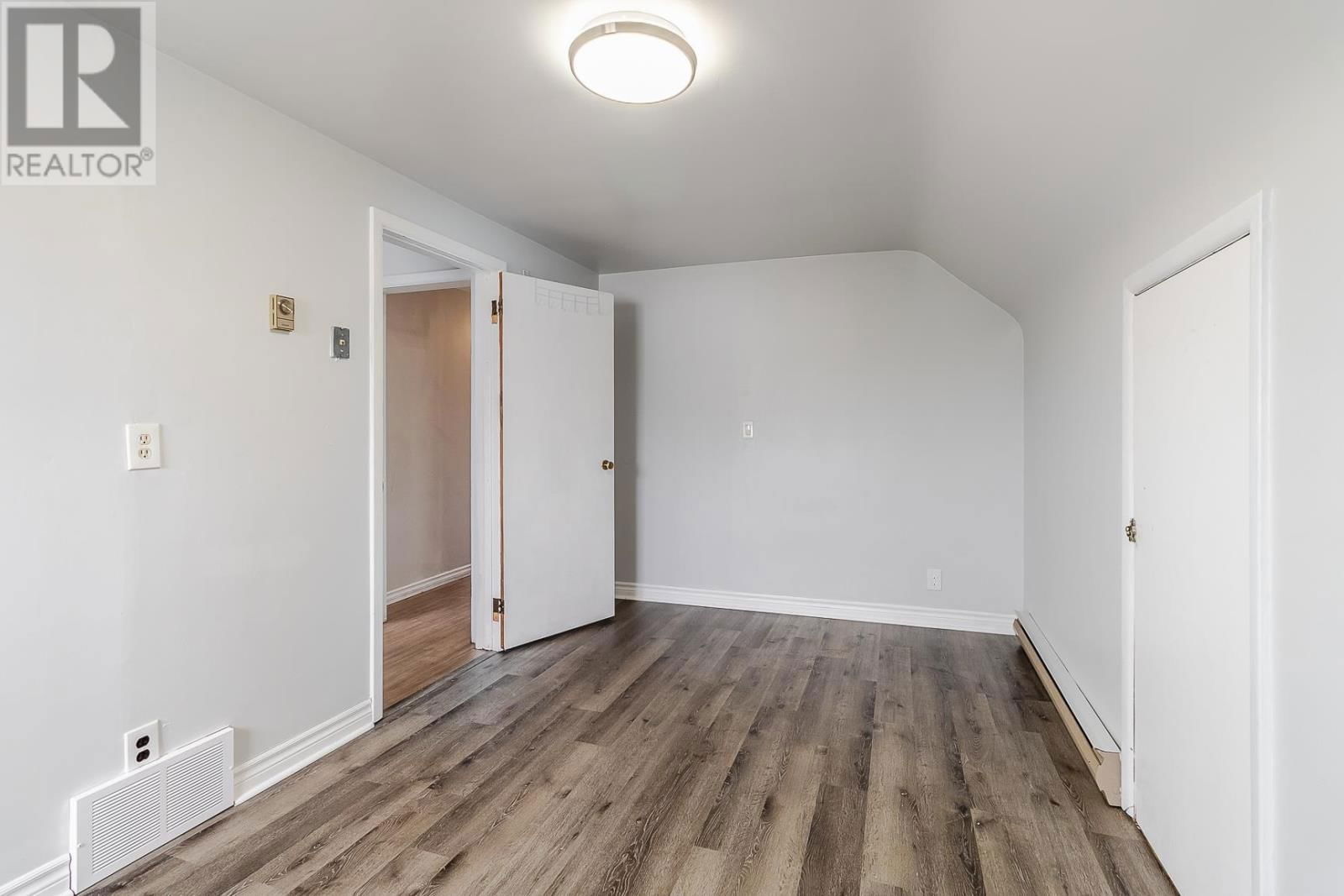 168 PRENTICE AVE Image 27