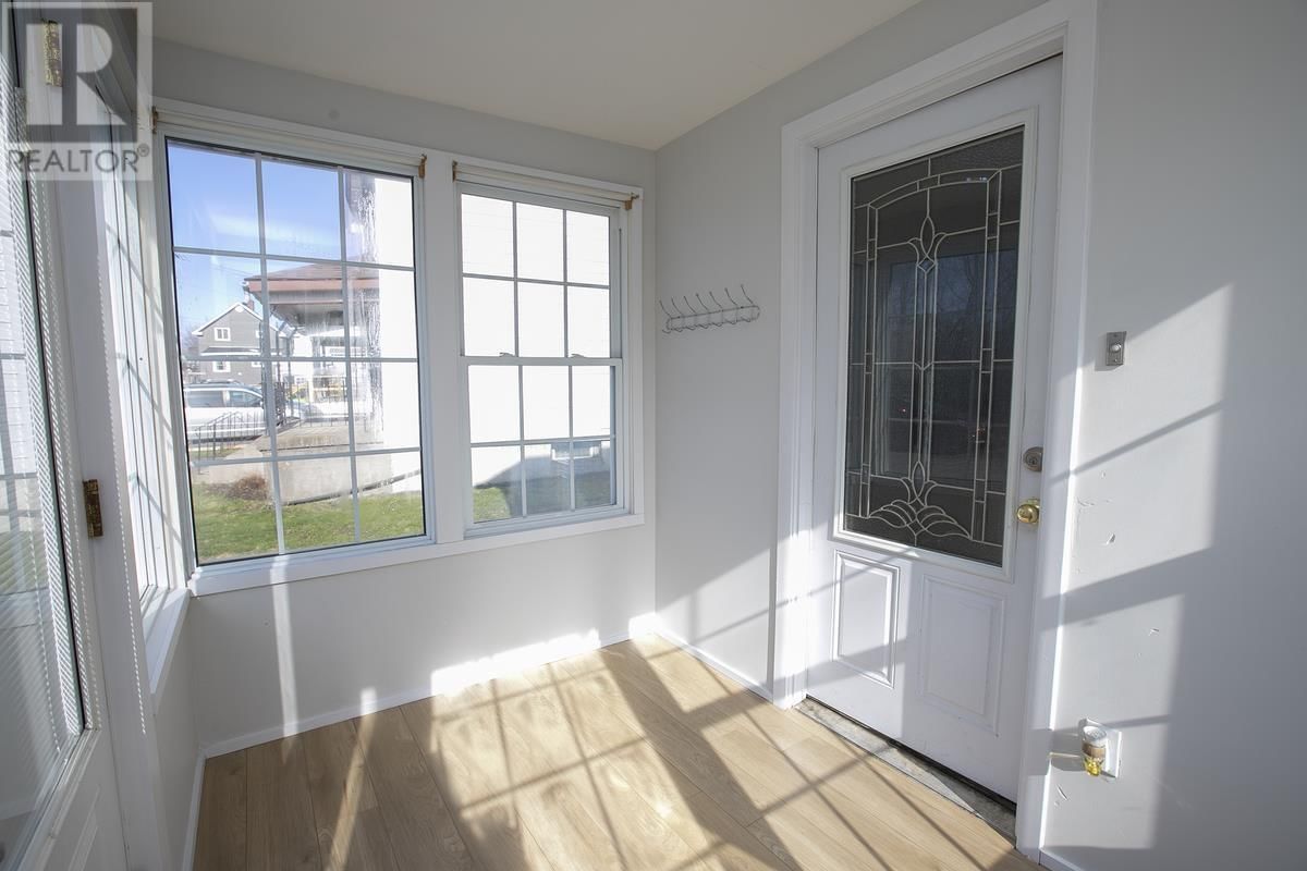 158 ST. ANDREW'S TER Image 10